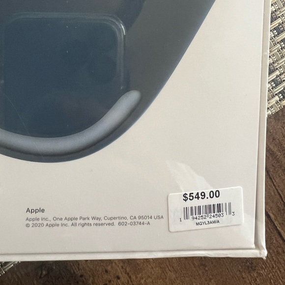 Brand New AirPods Max with Smart case - Picture 4 of 4